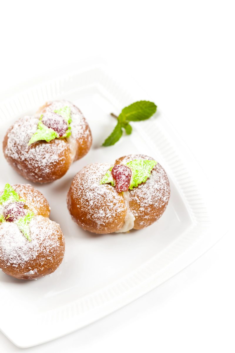 Breskvice, peach-shaped cookies rolled in sugar with mint leaves