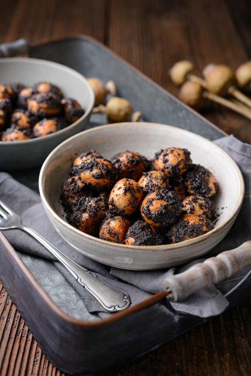 Bobaľky, small baked dough balls with poppy seeds and honey