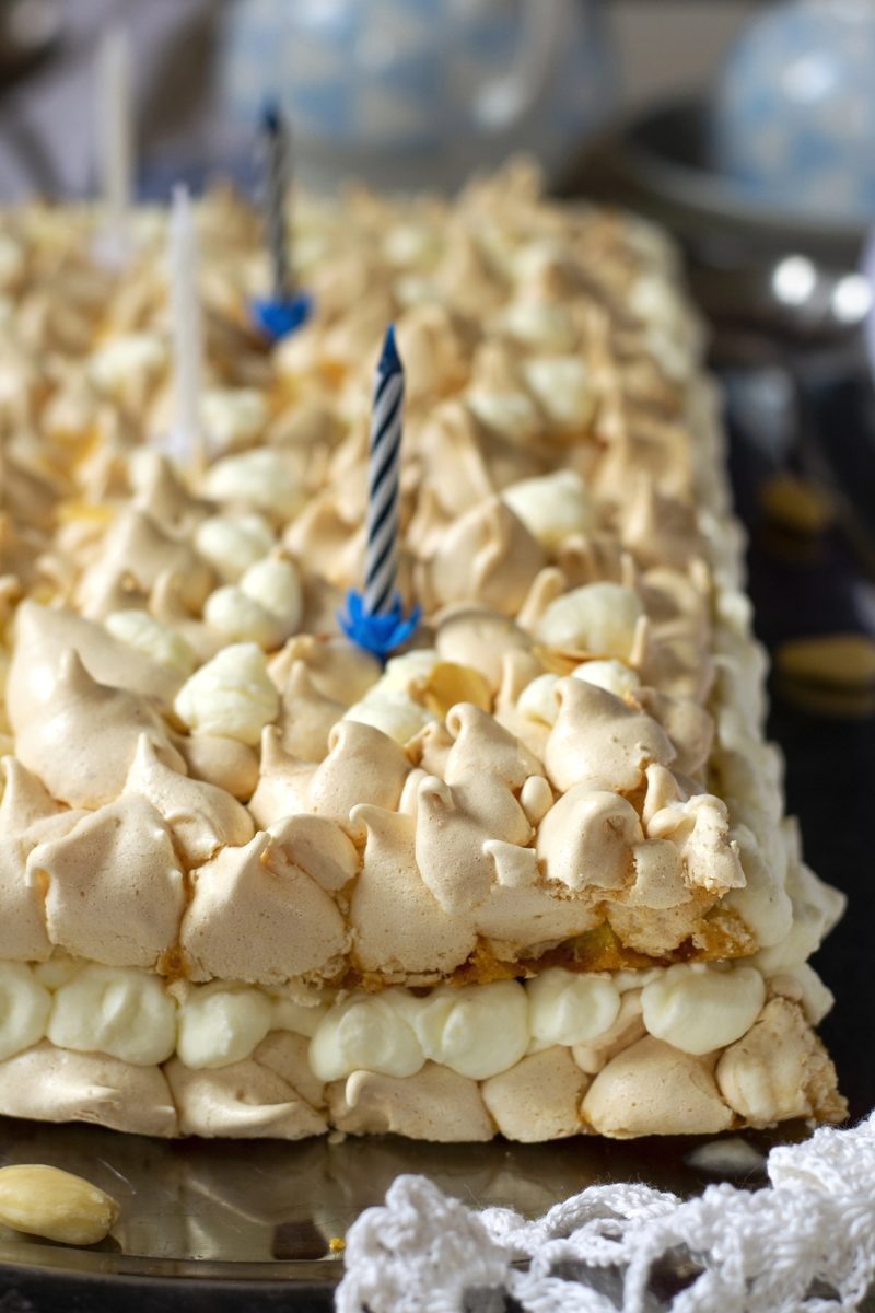 Kvæfjord cake with meringue and almonds
