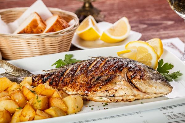 Baked sea bream with potatoes and lemon