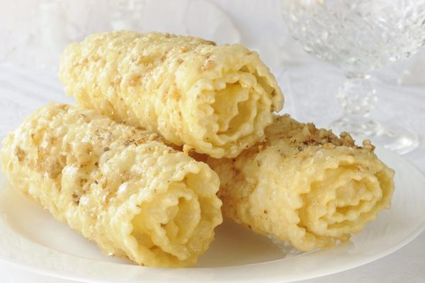 Diples, rolled fried pastry with honey and walnuts