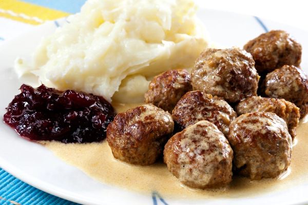 Swedish meatballs with mashed potatoes, cream gravy and lingonberries