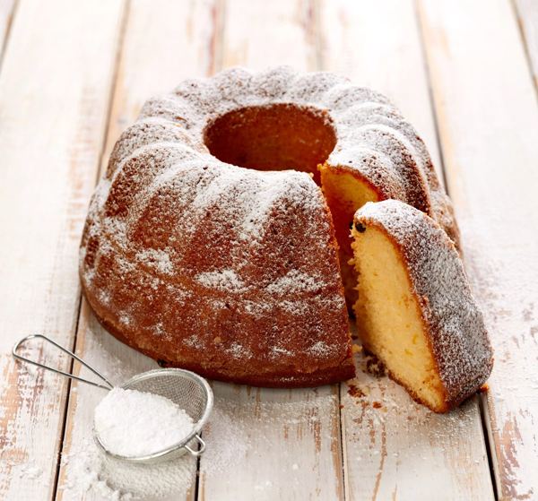 Easter babka yeast cake dusted with powdered sugar