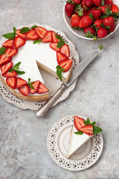 Sweet cheese cake decorated with fresh strawberries