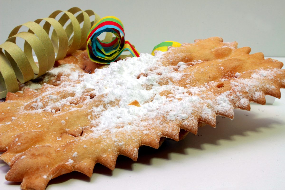 Chiacchiere, Italian Carnival Pastry Ribbons (Chiacchiere)