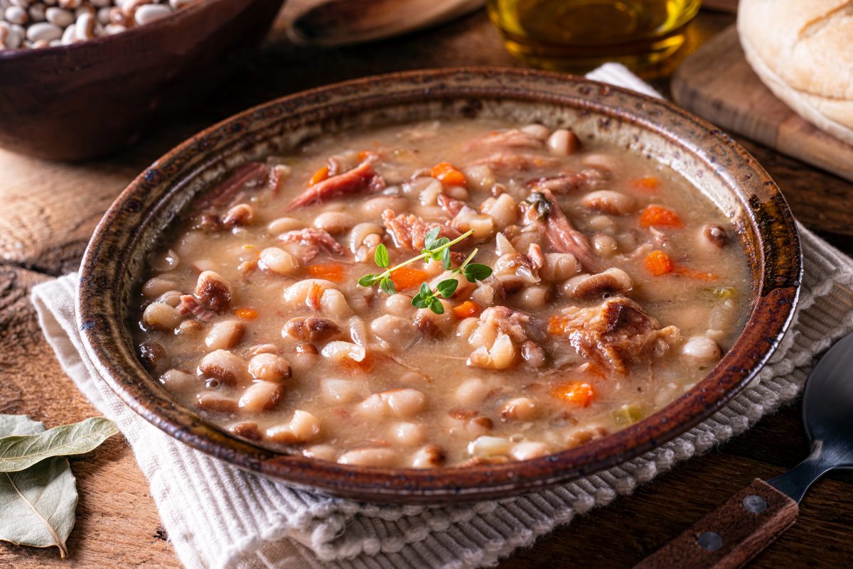 Fazuľová polievka s údeným, Bean Soup with Smoked Pork